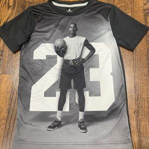 Boys Michael Jordan black tee size M